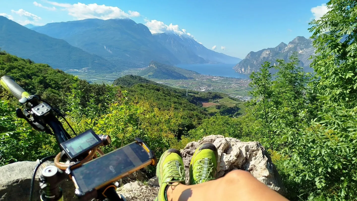Ausblick über Arco und das Sarcatal Richtung Gardasee