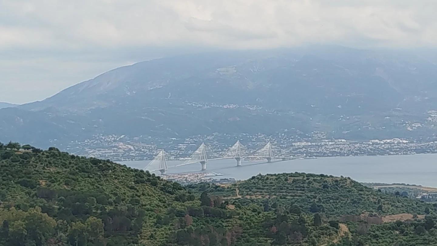 Blick auf die Brücke Rio-Andirrio nach Patras