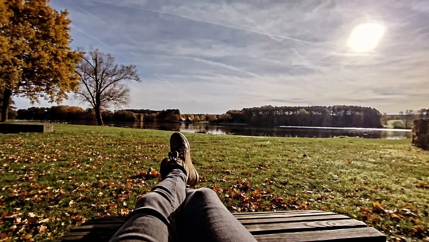 Füße hoch am Ufer des Rothsees