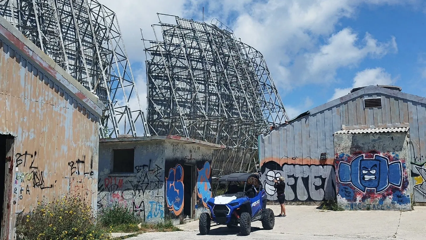 Die NATO-Radarstation mit dem Buggy