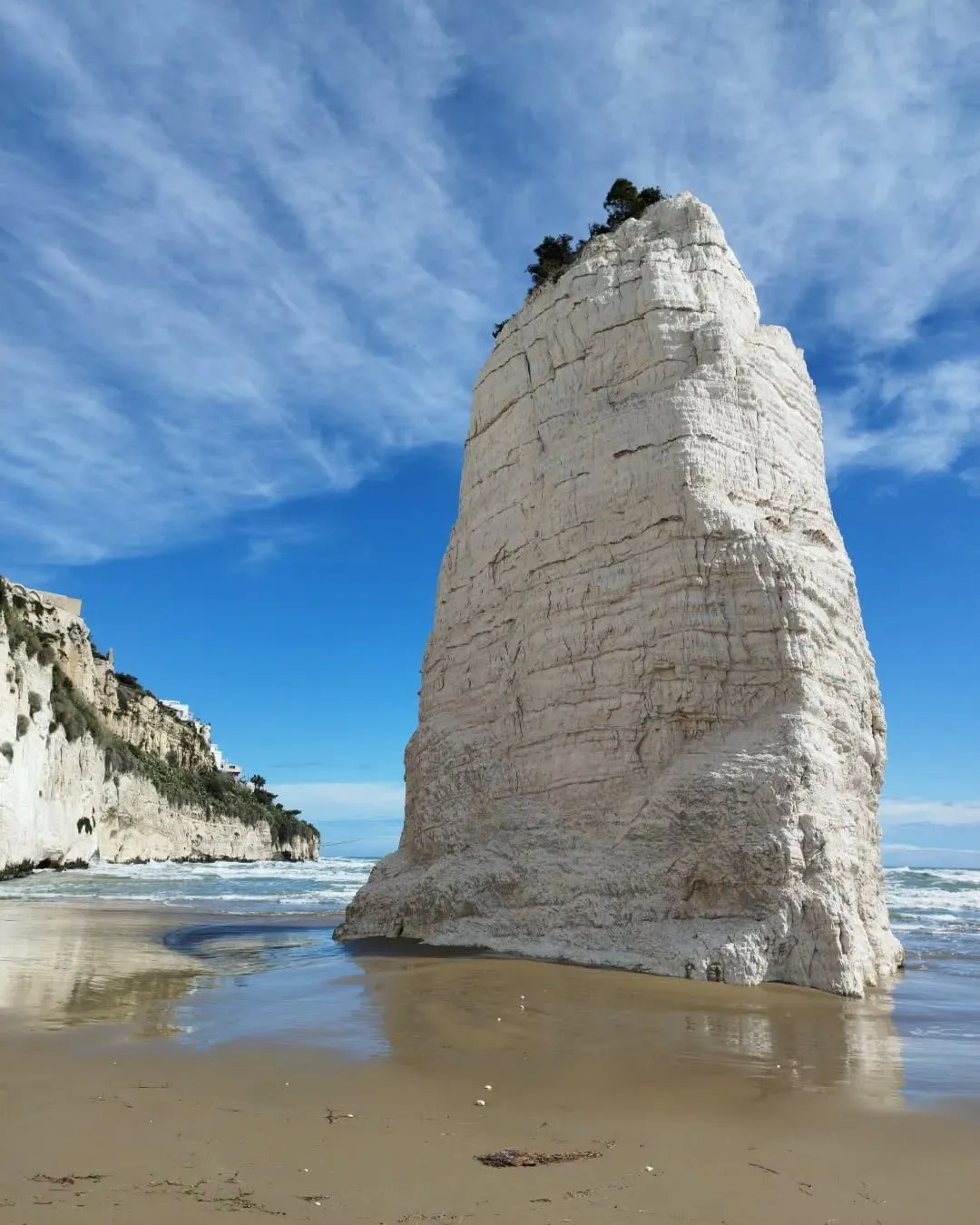 Der Kreidefels Pizzomunno am Strand von Vieste