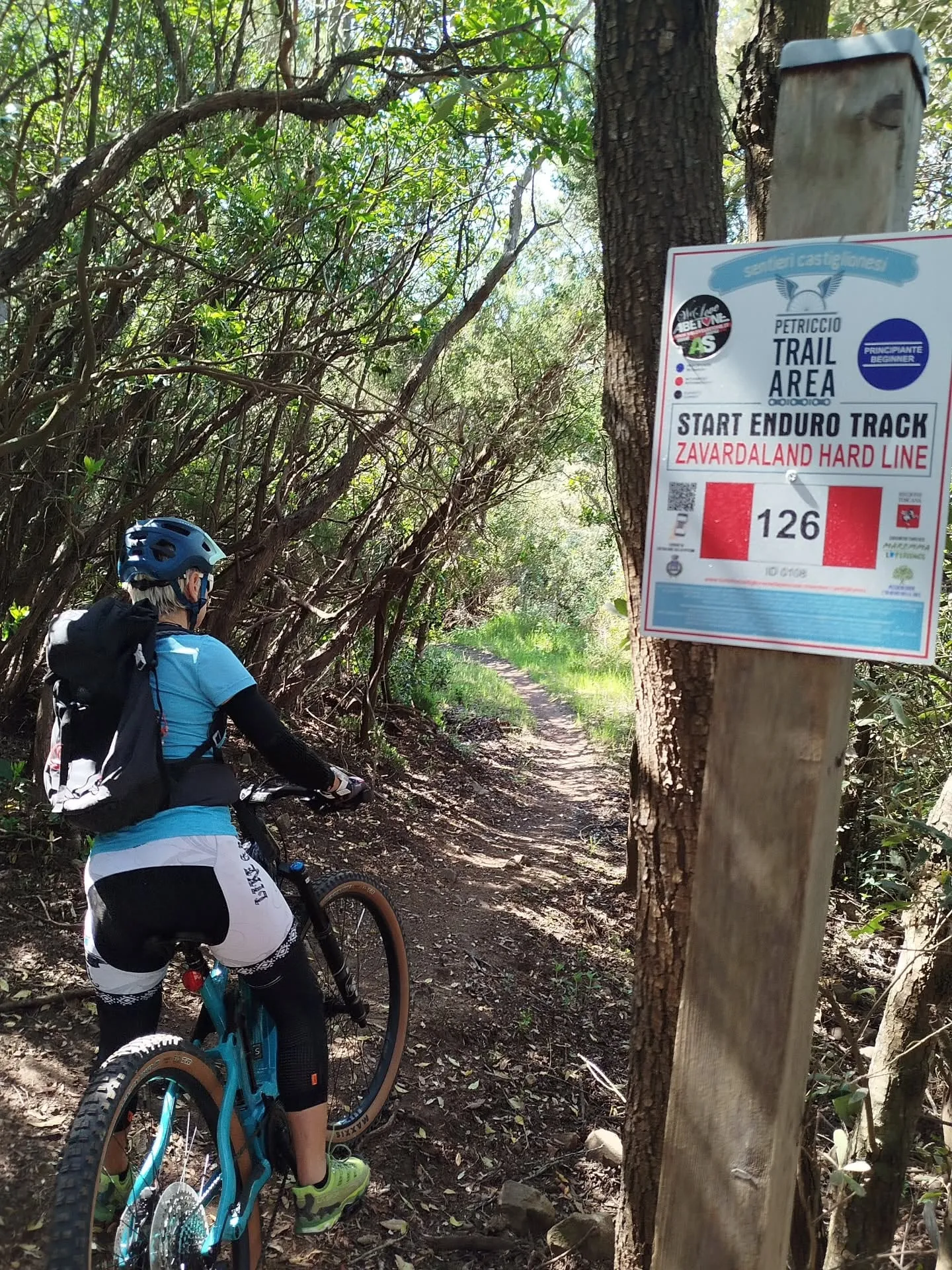 Start am Enduro-Trail im Trail Park Massa Marittima