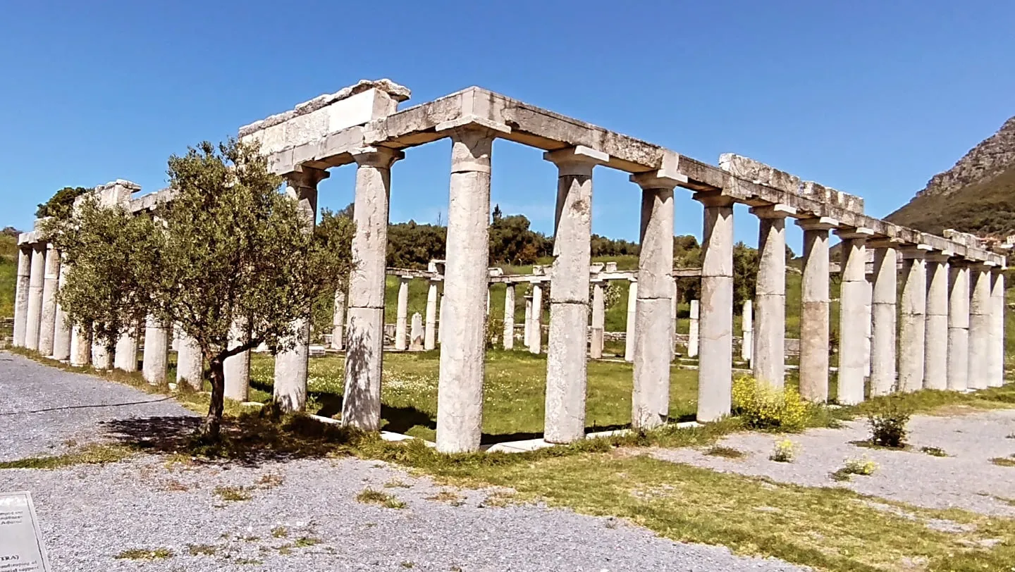 Säulenhalle im antiken Messene