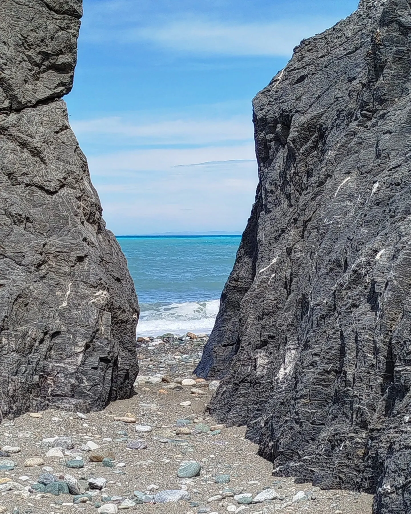 Zwischen den Felsen am Hiliadou Beach