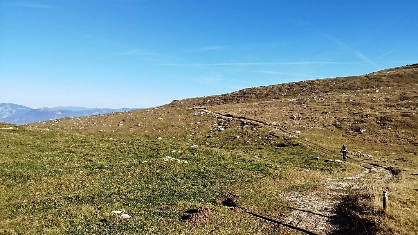 Weite Almflächen am Monte Baldo