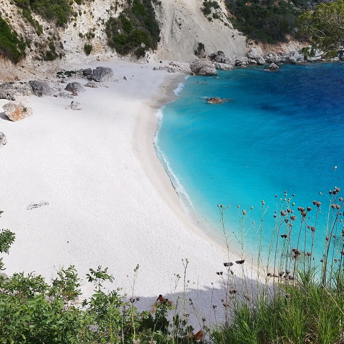 Der Strand von Milos von oben