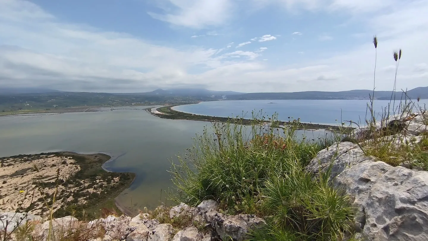 Blick von der Burgruine auf die Lagune