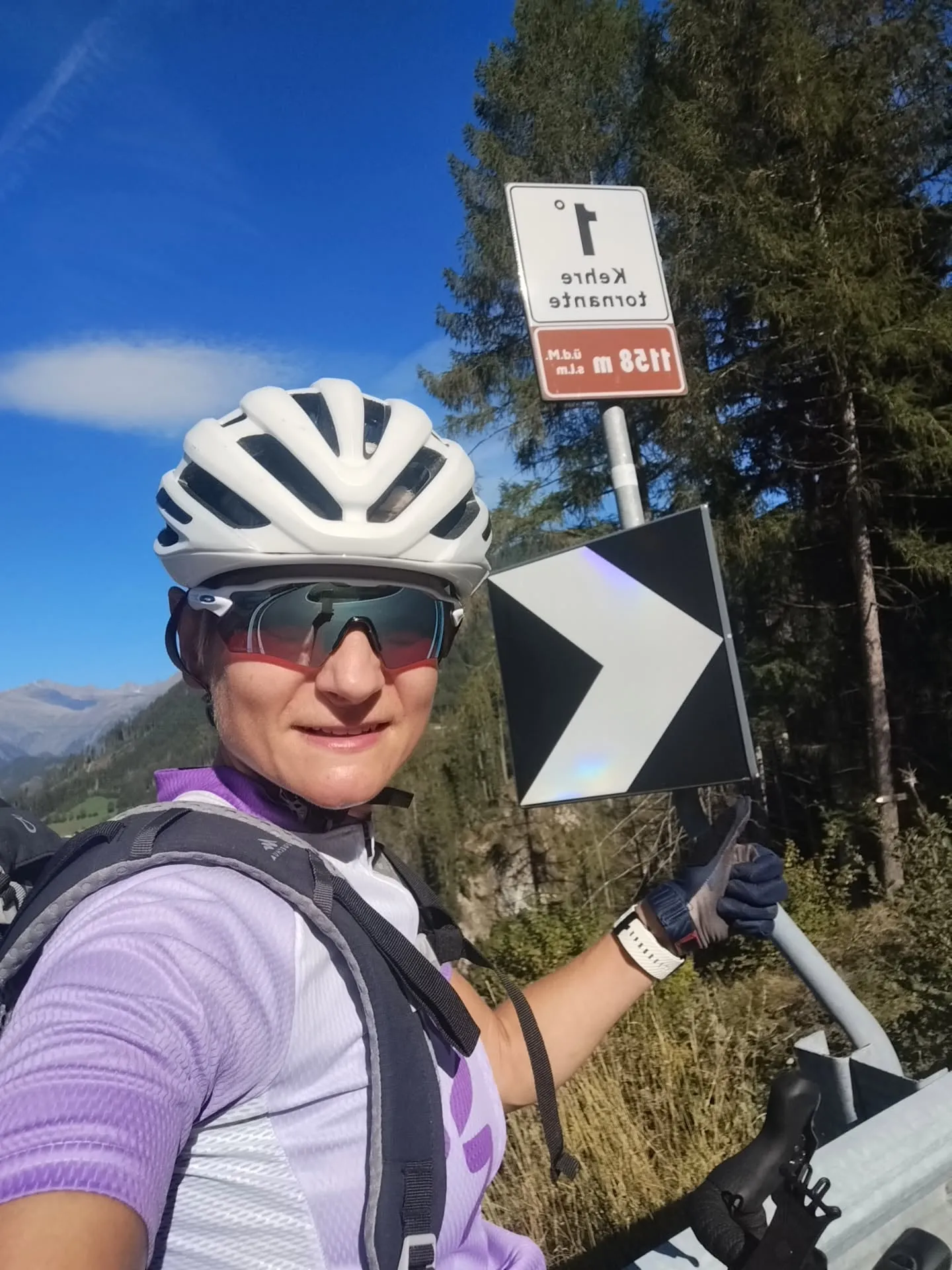 Selfie an der Kurve auf dem Weg nach unten