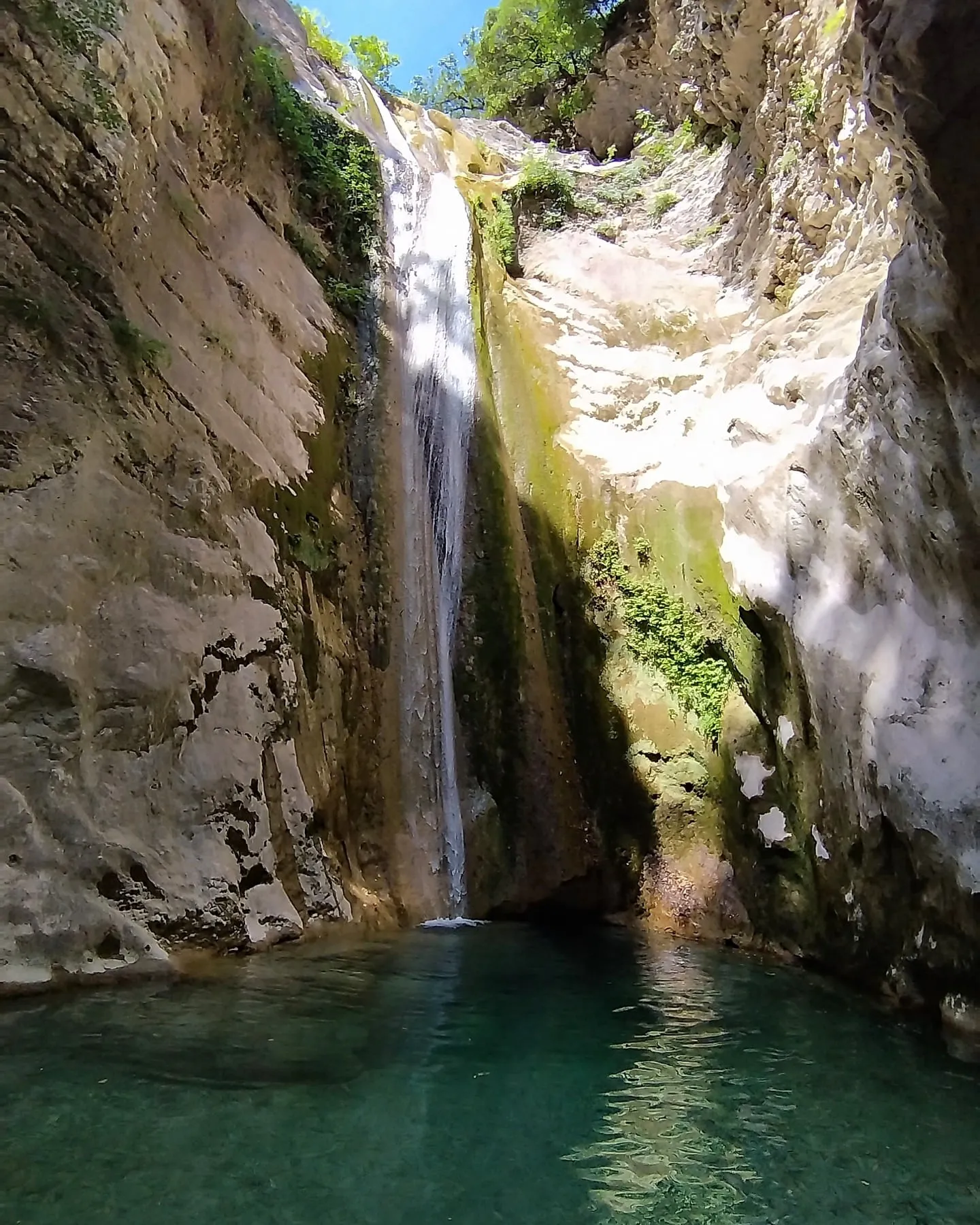 Der Nydri-Wasserfall in der Schlucht