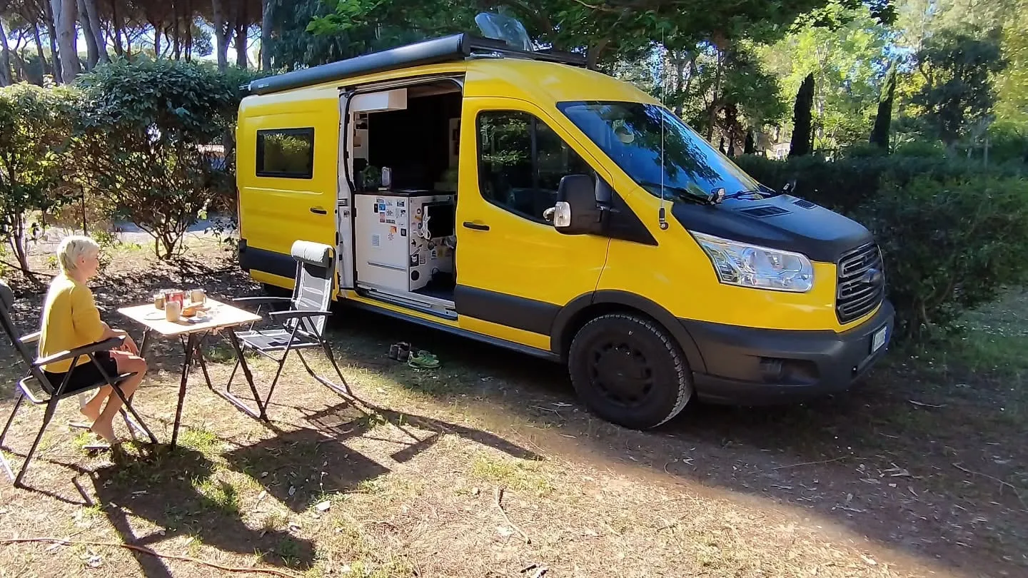 Unser Van auf dem Stellplatz