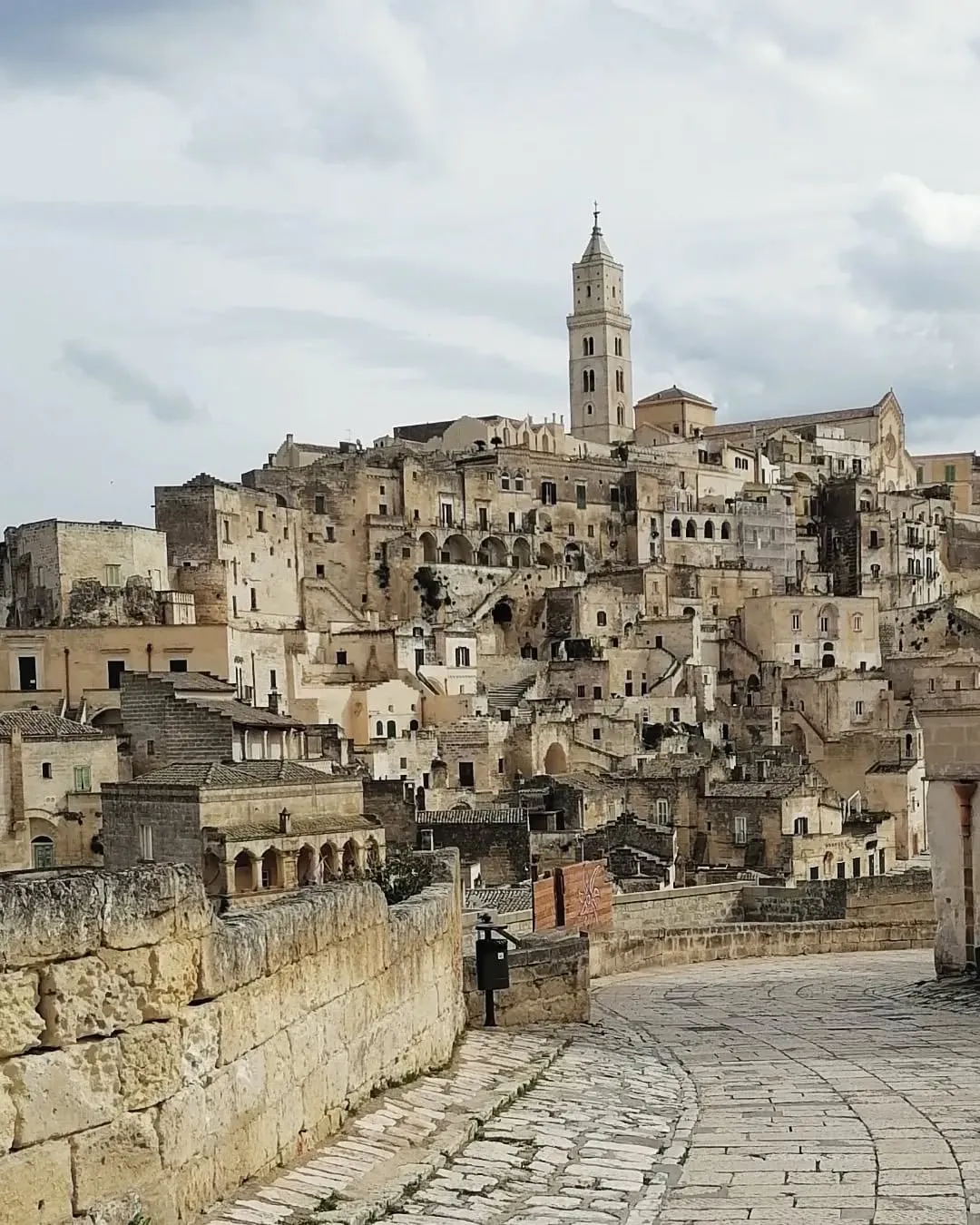 Matera mit dem Glockenturm der Kathedrale