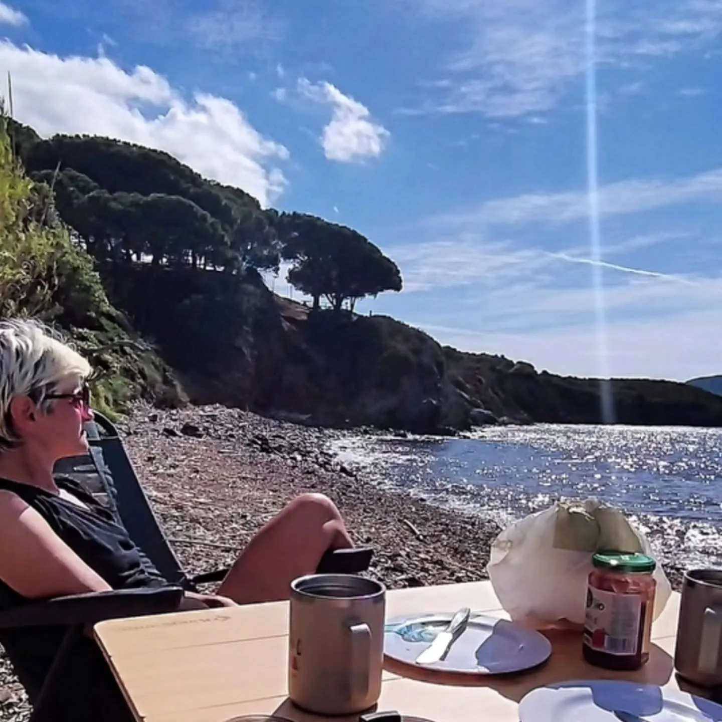Kaffee am Strand mit Meerblick